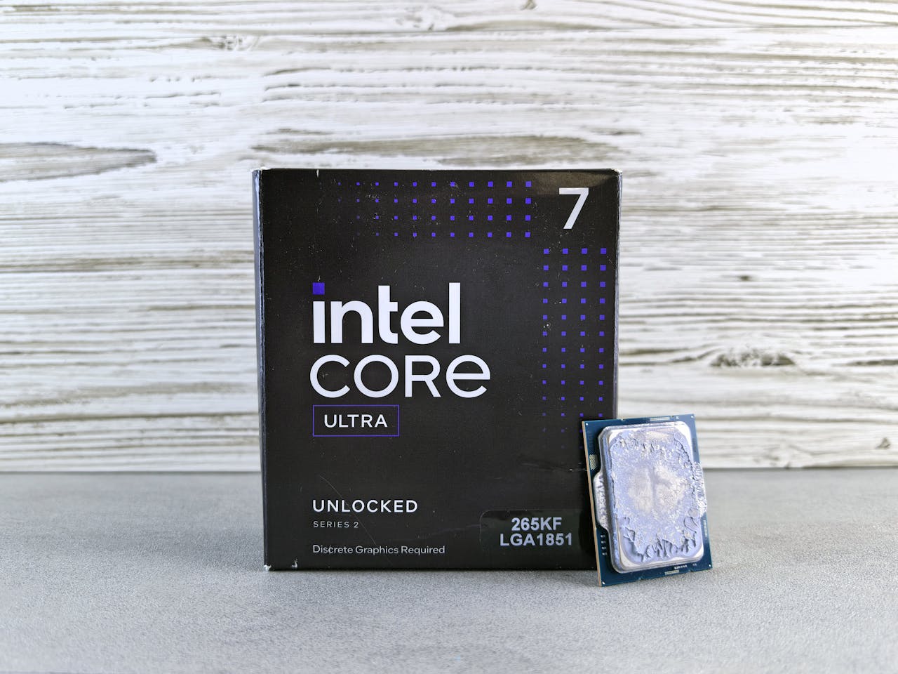 About Intel Core Ultra CPU with packaging box, highlighting its high-performance capabilities.